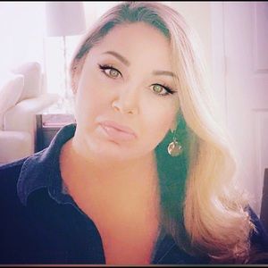 Meet your Posher, Mia